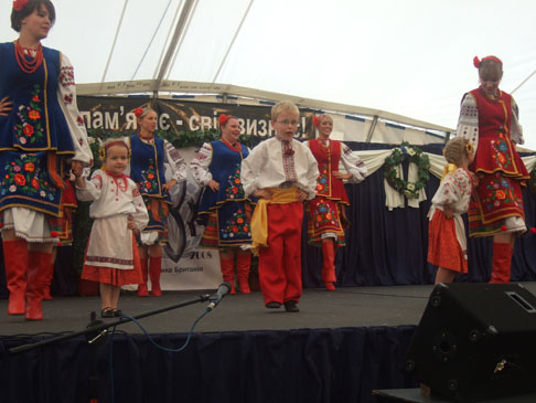 Dryzhiniki, Starshi, Molodshi and Symenyata of the ensemble Krilati